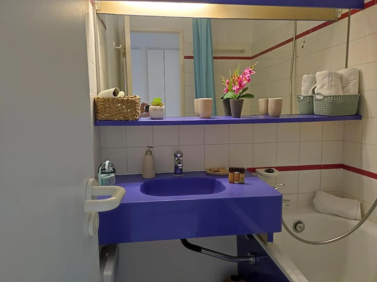 Palme D'Azur Yourhosthelper Cannes 0*,